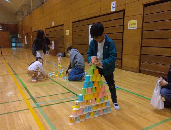 チャレンジゲーム(紙コップ積み)