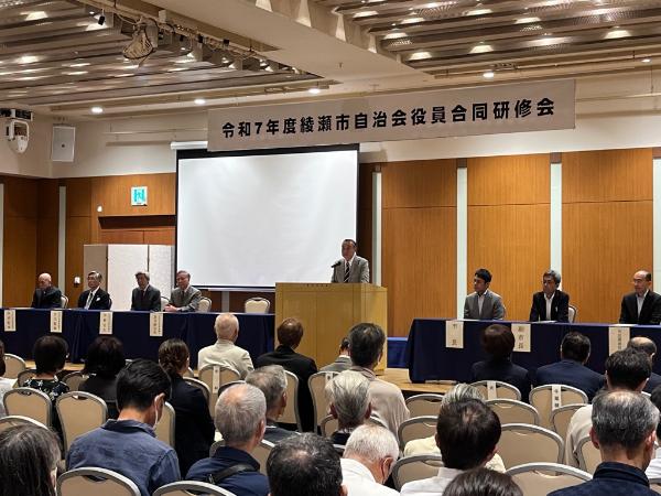 連協会長あいさつの様子