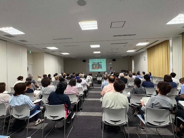 講義を聞く参加者の様子