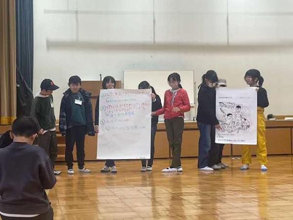 KYT研修で話し合った内容を発表する様子