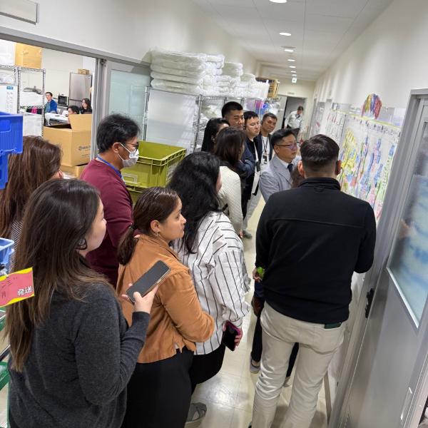 視察企業での研修の様子(工場見学)