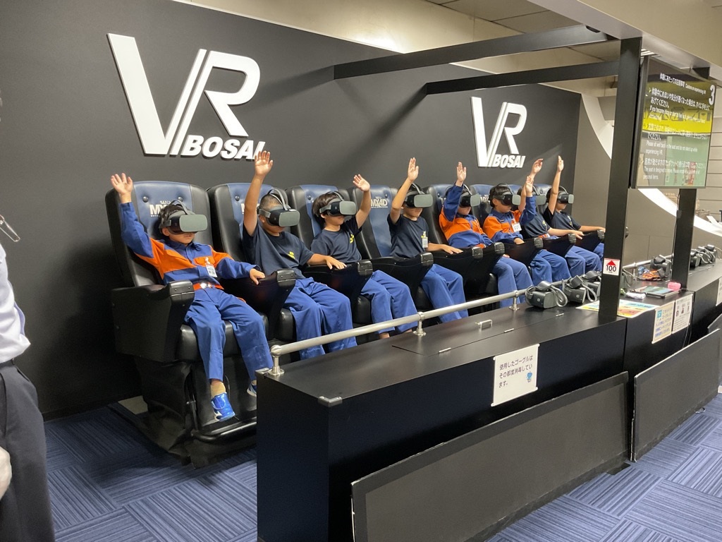 VR体験をするクラブ員