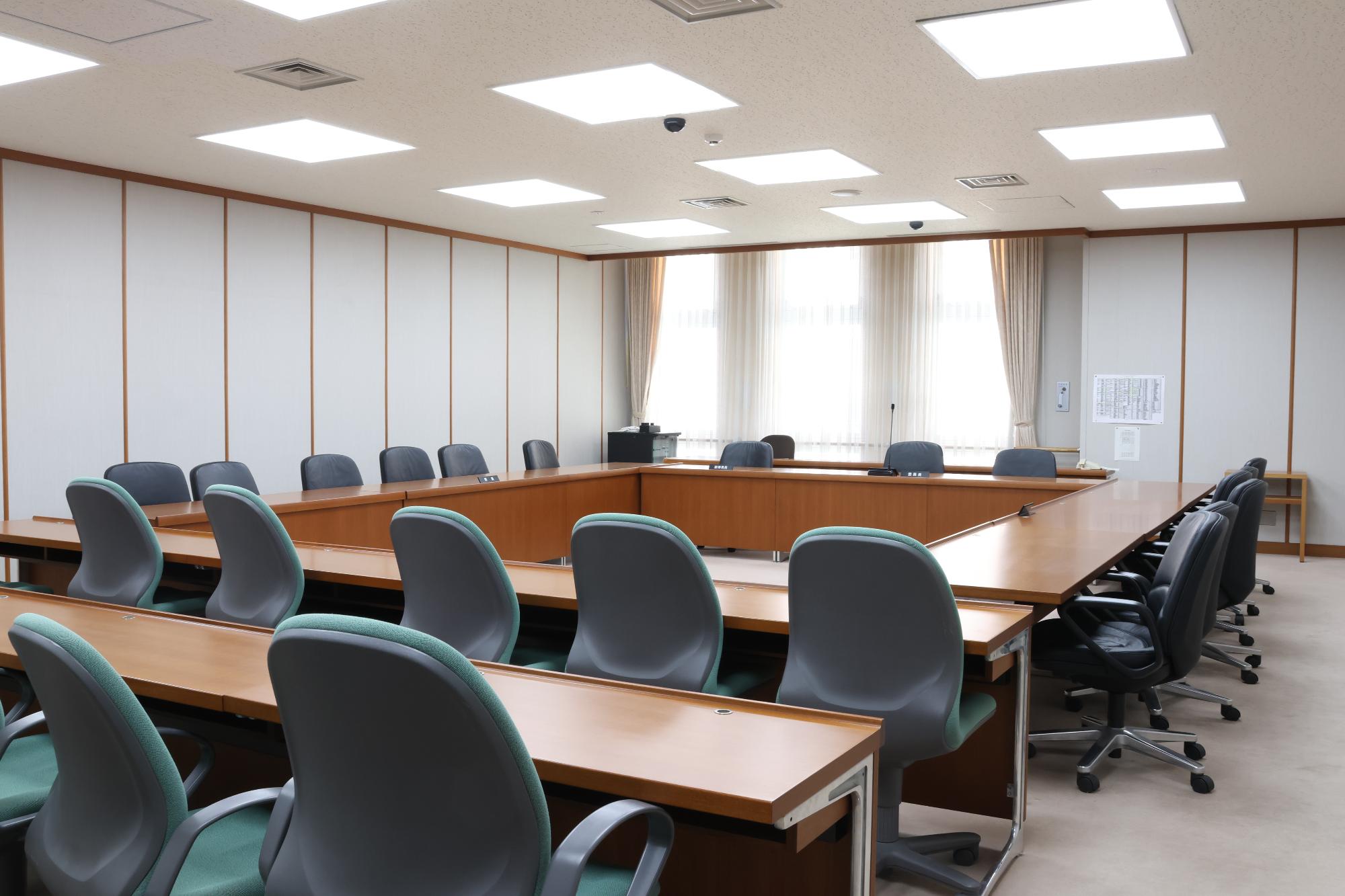 市役所議会棟