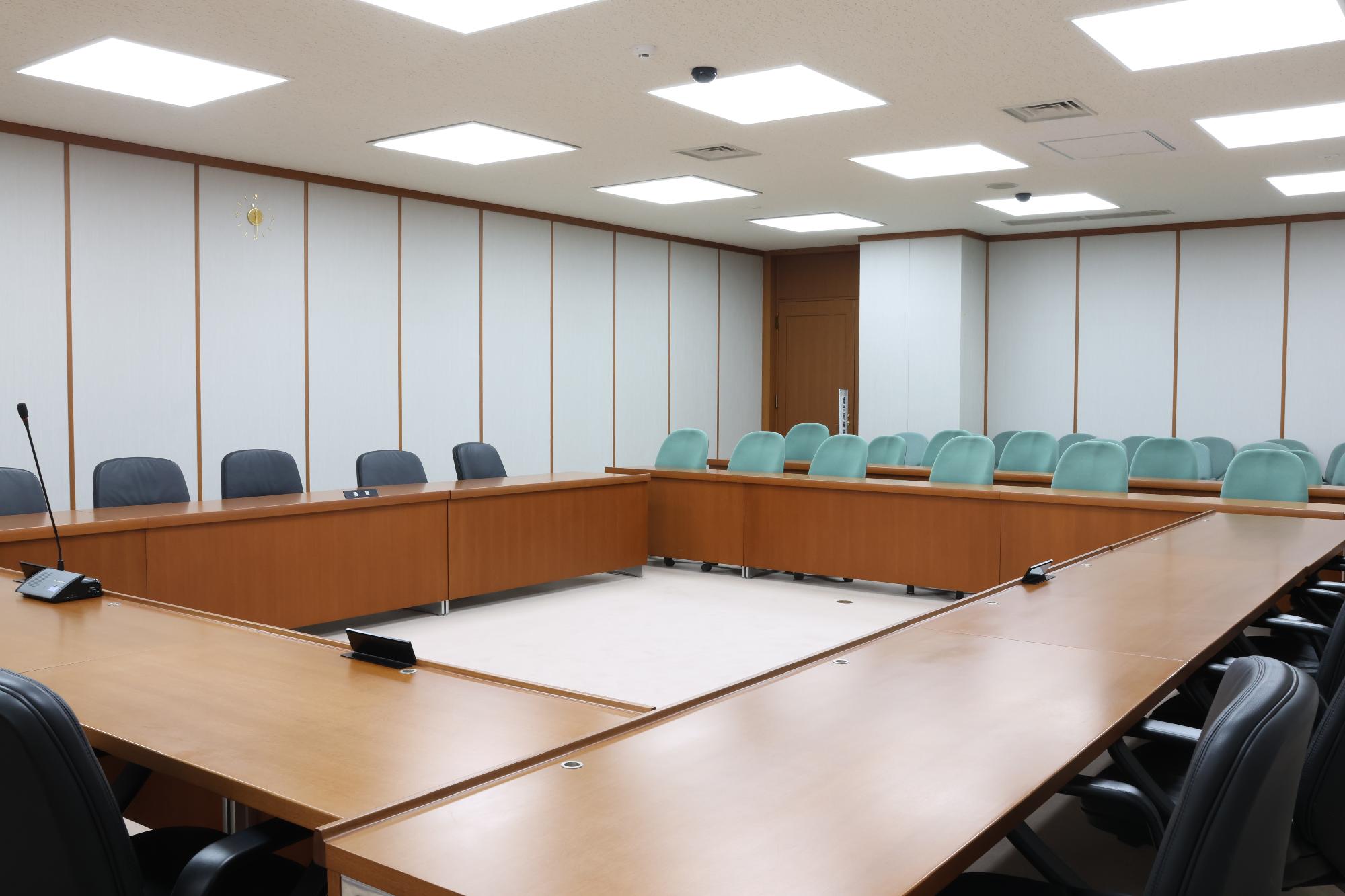 市役所議会棟