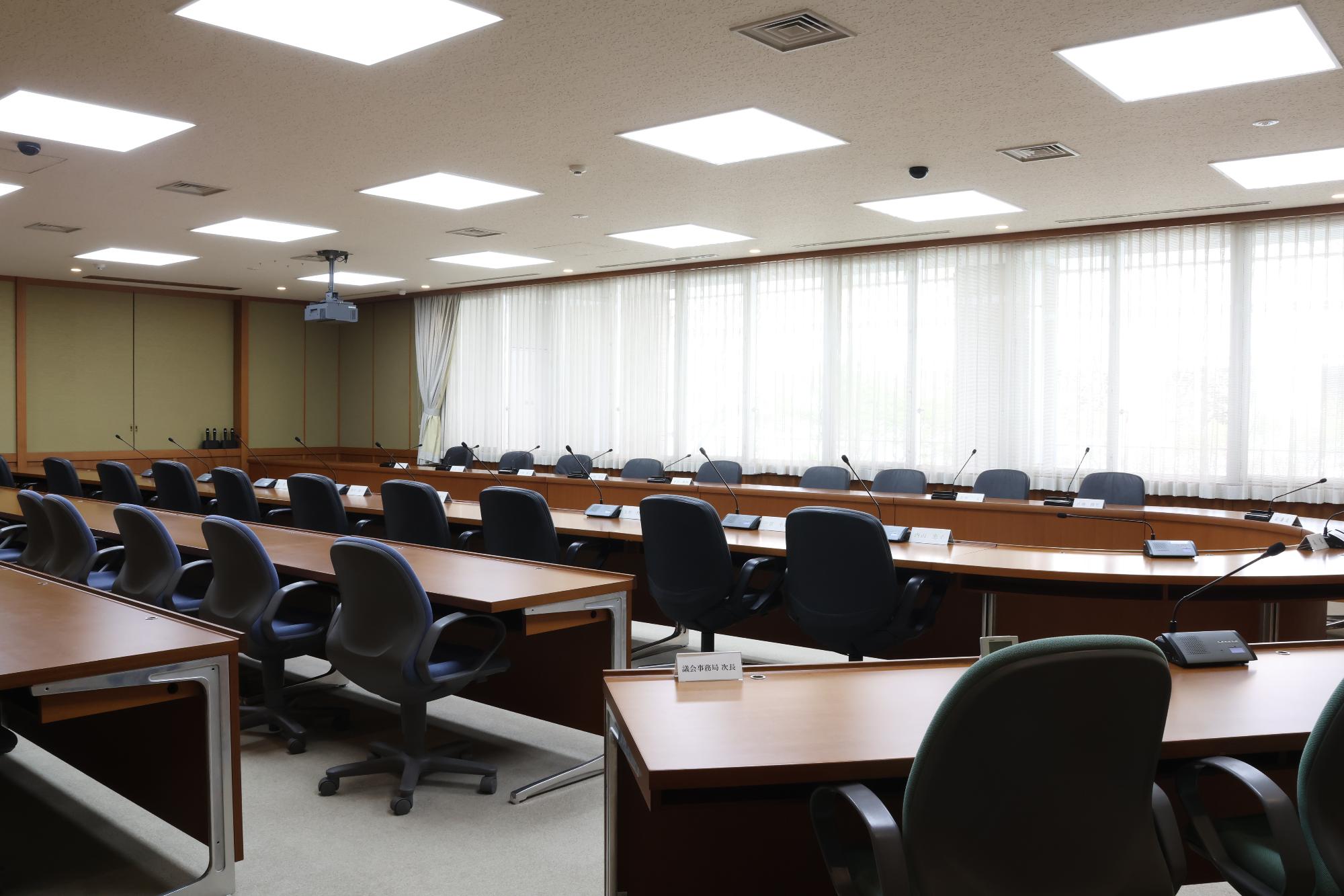市役所議会棟