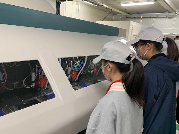 工場見学の様子