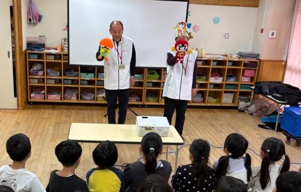 人権擁護委員による人形劇