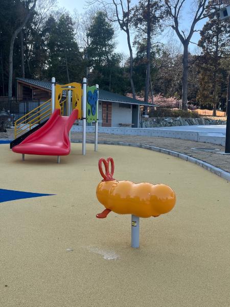滑り台とロッキング遊具