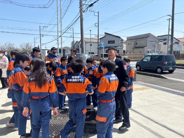 消防庁舎の耐震性貯水槽の説明を受けているところ