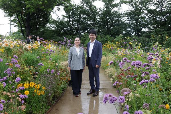 駐日ブルガリア共和国特命全権大使のマリエタ・アラバシエヴァ氏と橘川佳彦市長