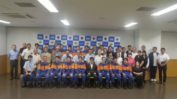 結団式参加者で集合写真