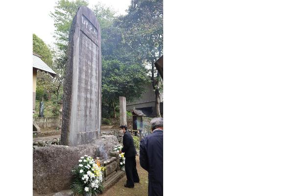 綾瀬市戦没者慰霊堂参拝の様子
