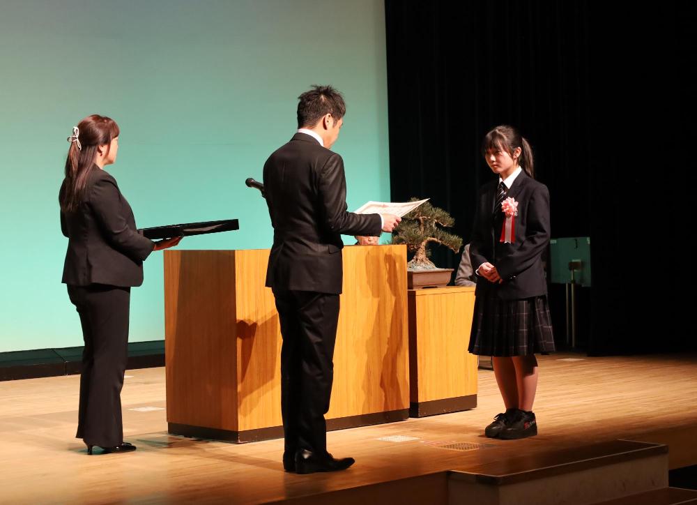 作文コンテスト表彰式の様子