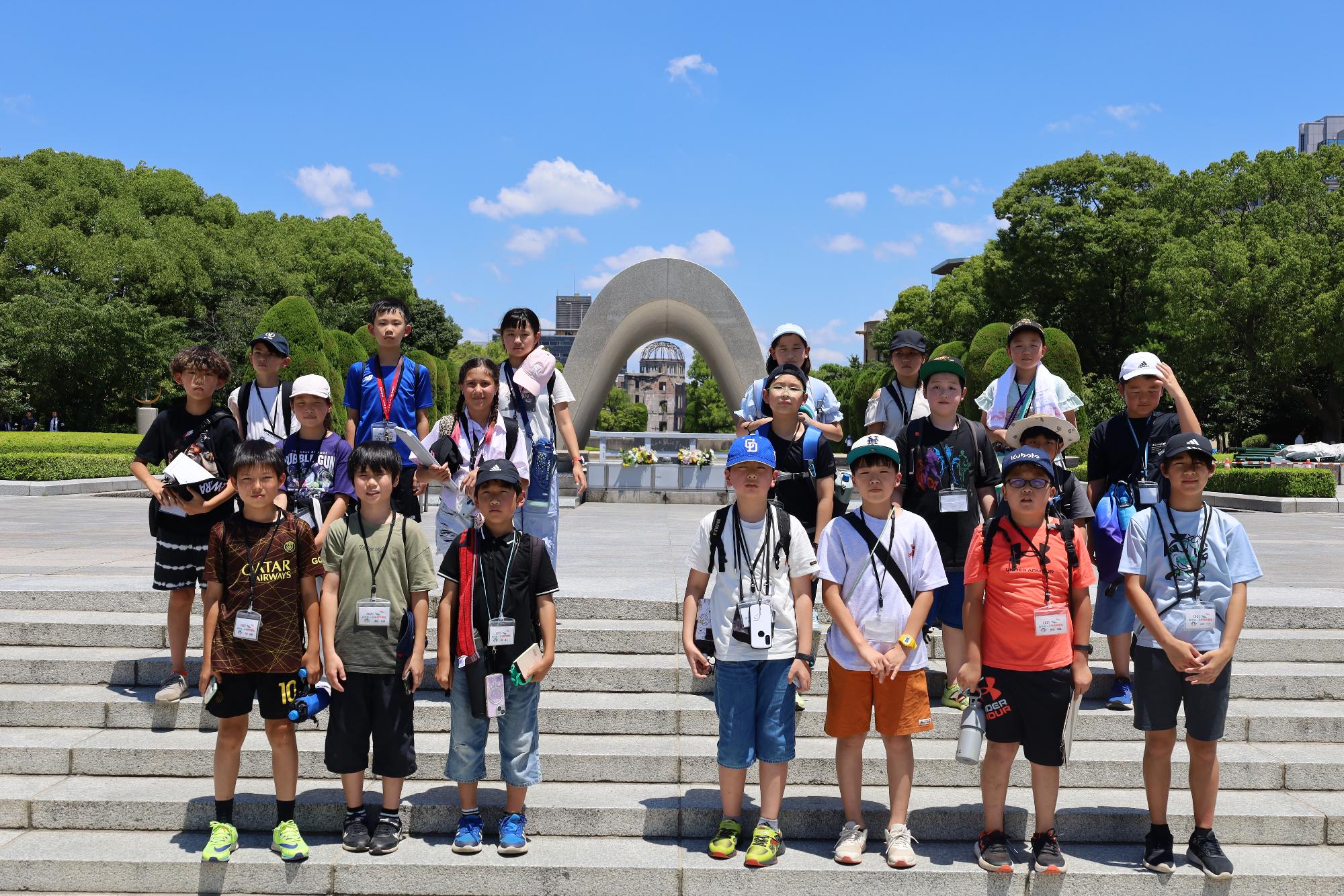 2024あやせっ子平和学習生と原爆ドーム