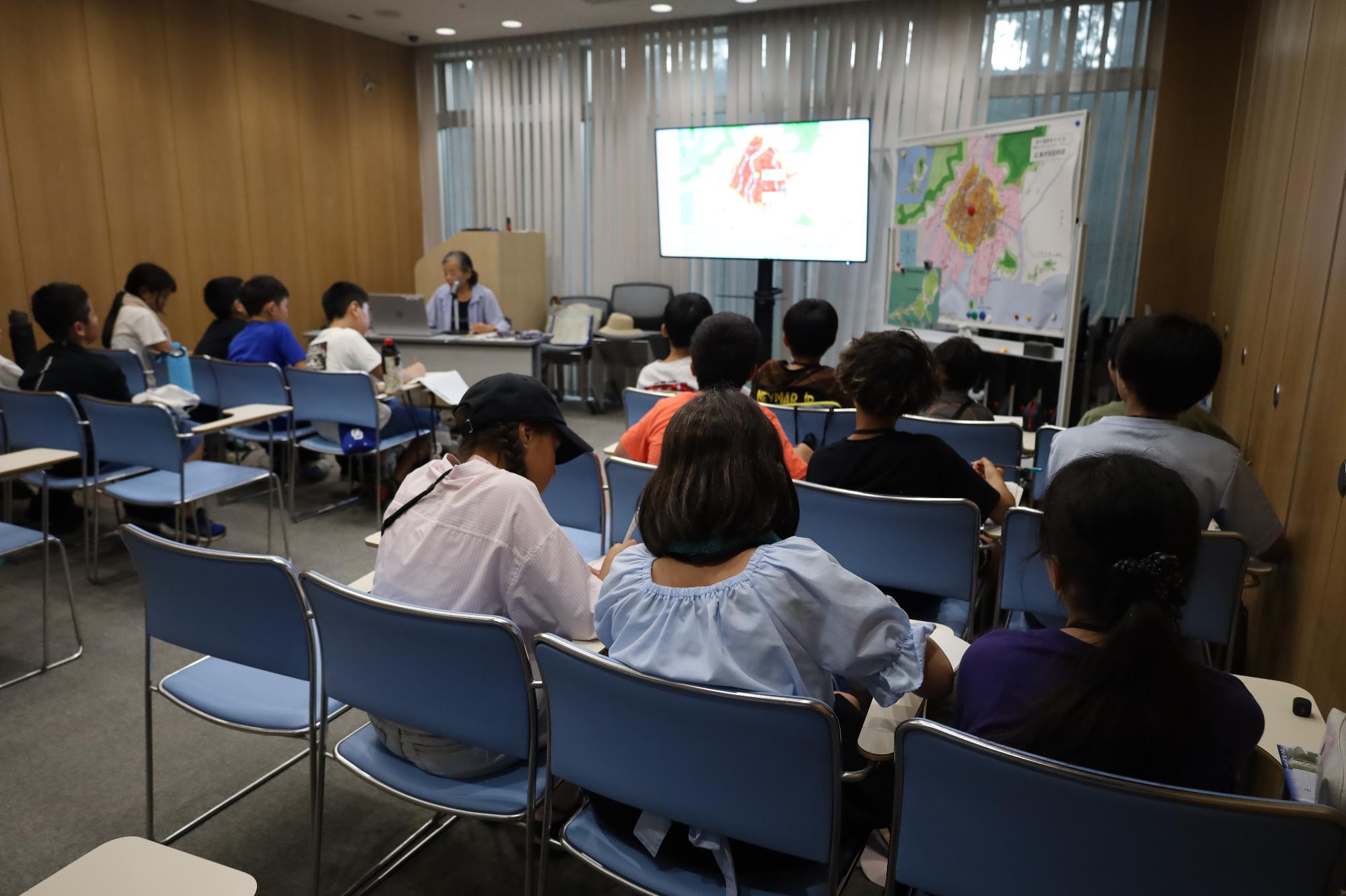 被爆体験講話の様子