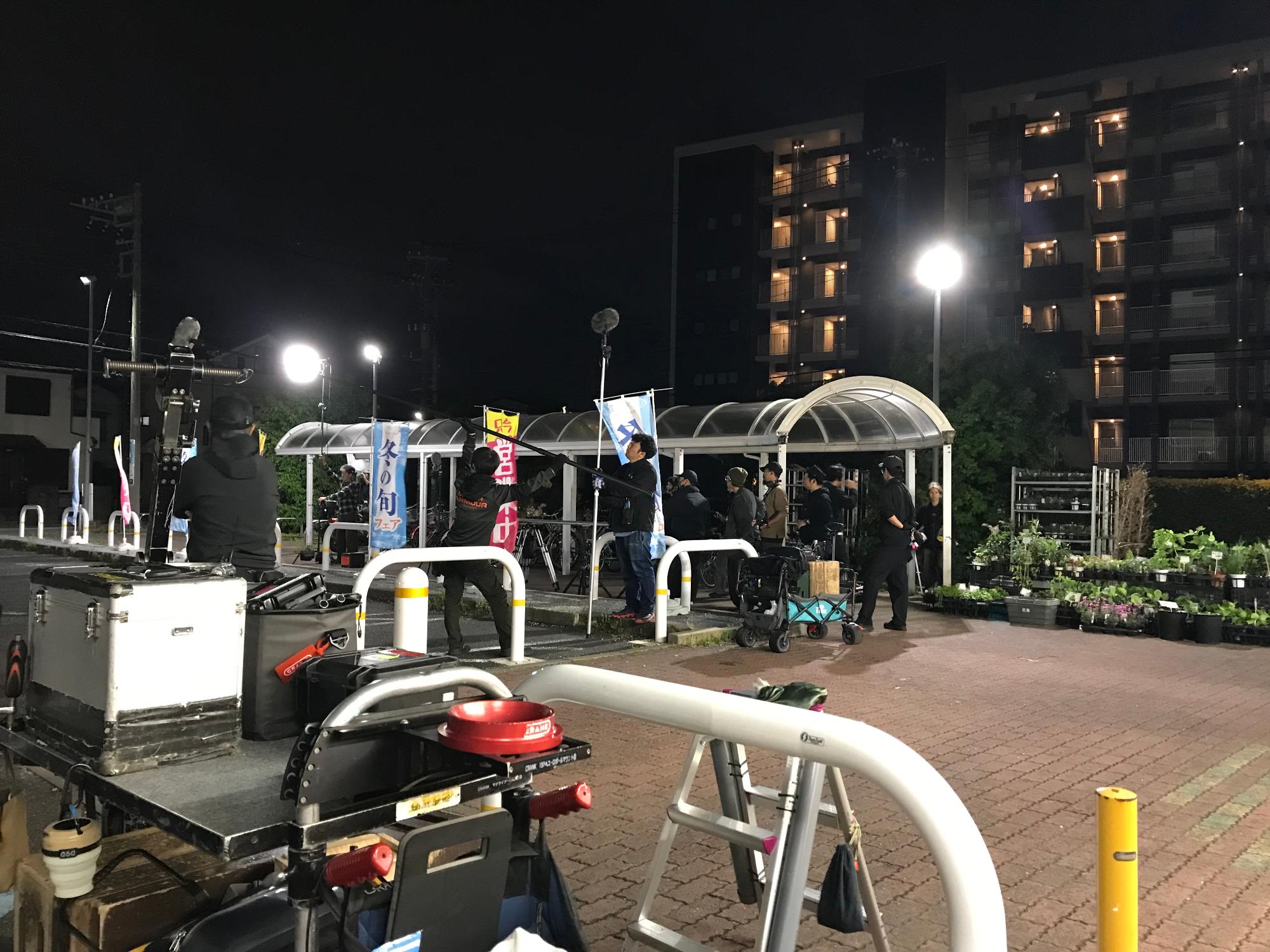 マルエツ綾瀬店前での装飾時