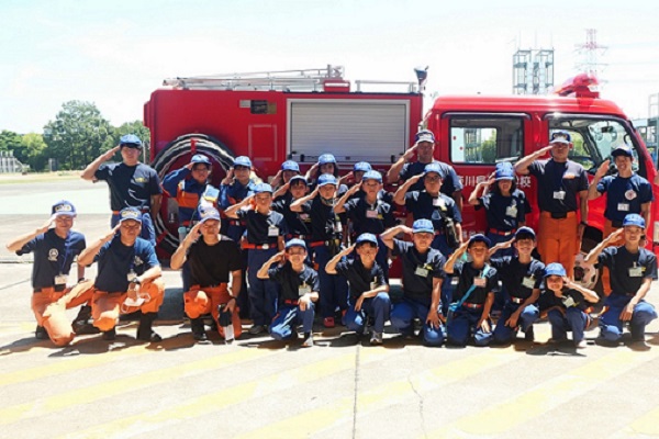 綾瀬市少年消防クラブの集合写真