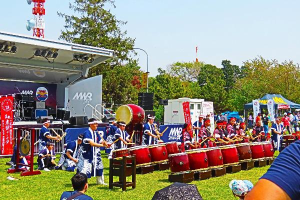 日米親善春祭りのステージ