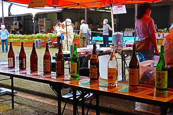 綾西バザールで清酒の飲み比べ大会