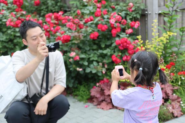親子の撮り合いっこの様子