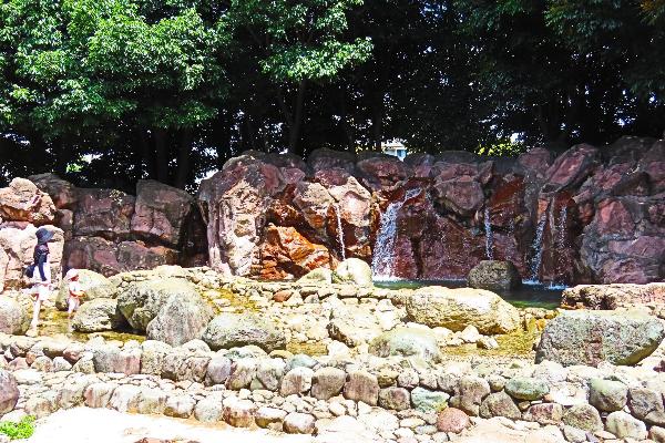 綾南公園の滝