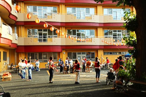盆踊りの様子
