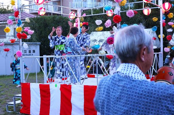 盆踊りの様子