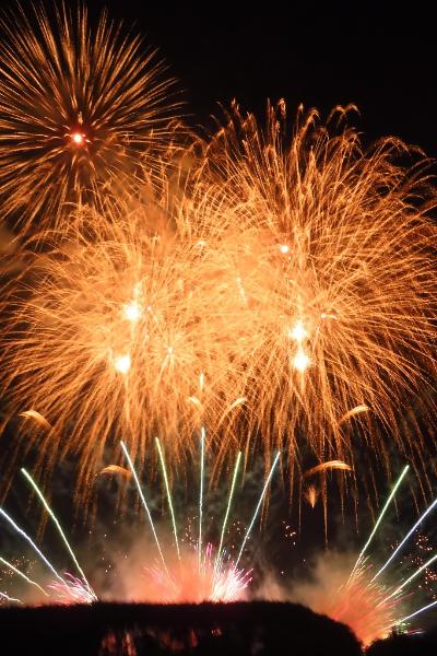 天高く打ちあがった花火