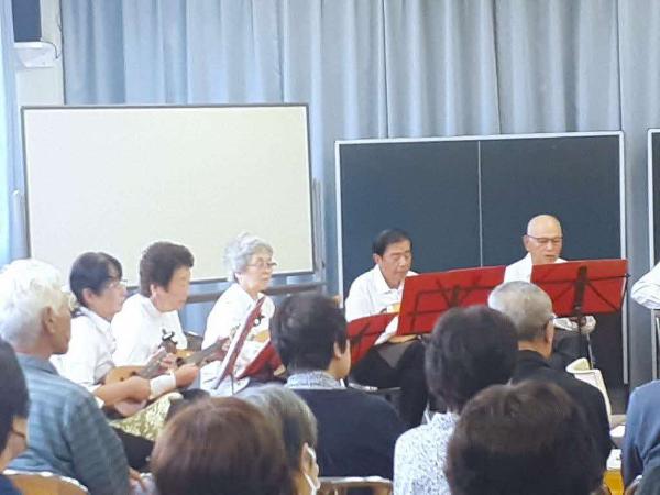 マンドリンクラブ11人の演奏者