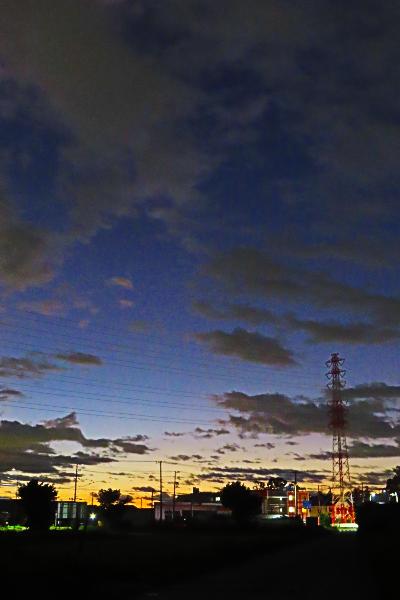 早朝の町の風景