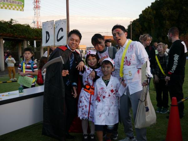 綾瀬市長も仮装をして参加者を送り出しました