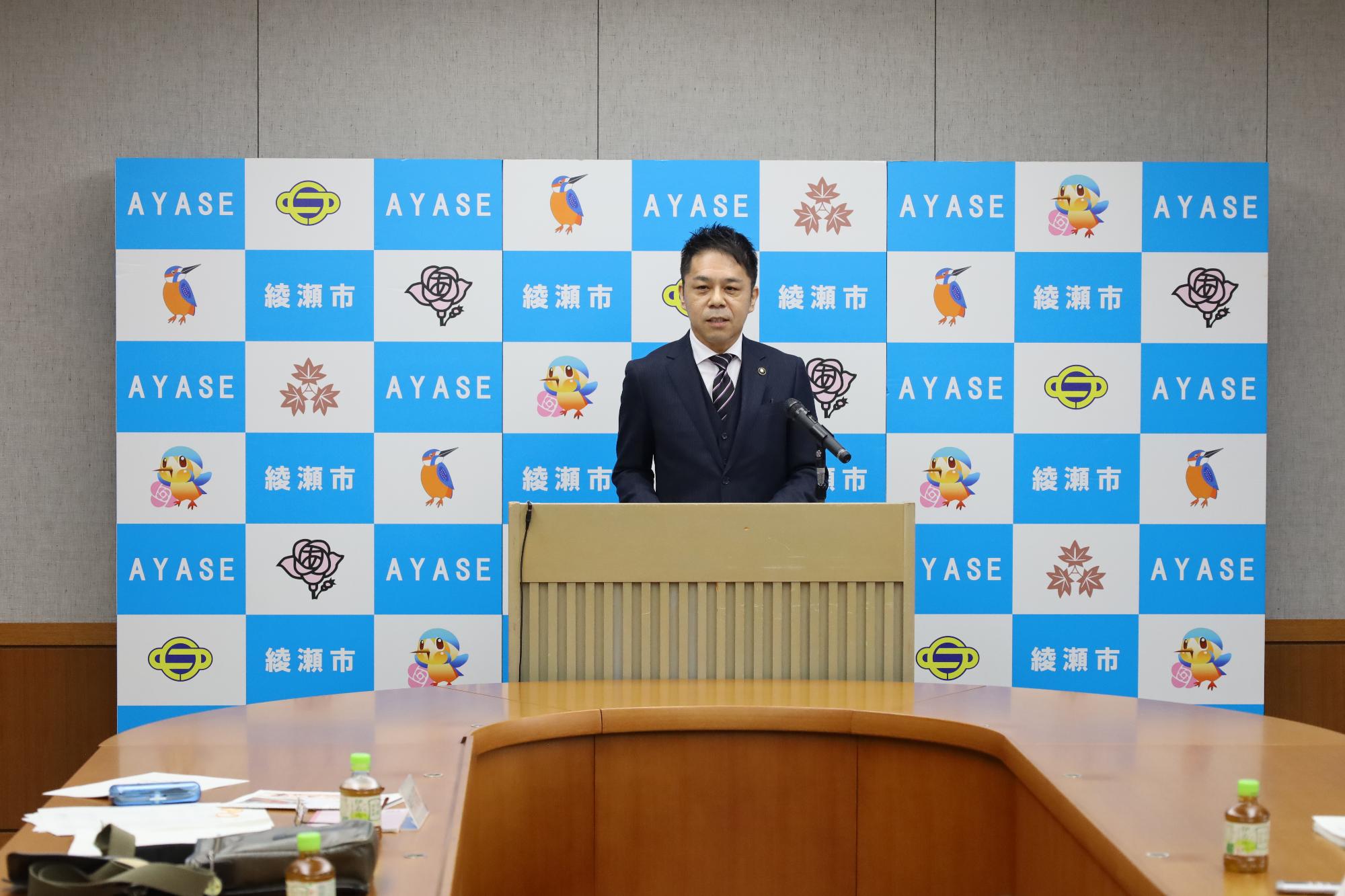 記者会見の様子