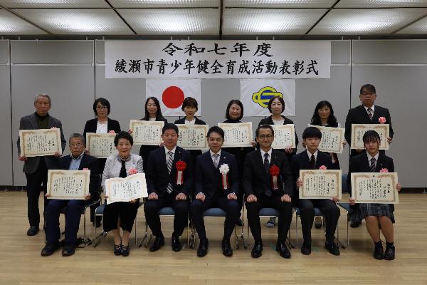 受賞された皆さんの集合写真