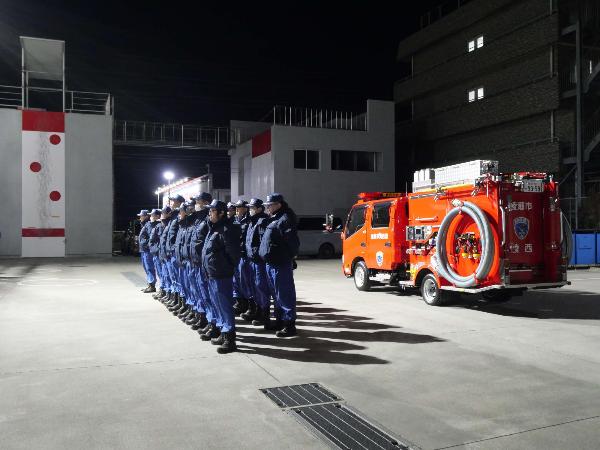 綾西分団員と更新した綾西分団車両