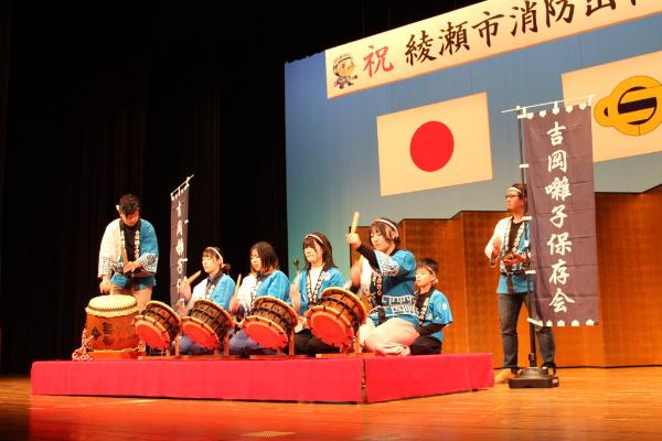 岡囃子保存会によるお囃子