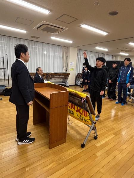 決意表明を述べる福嶋主将