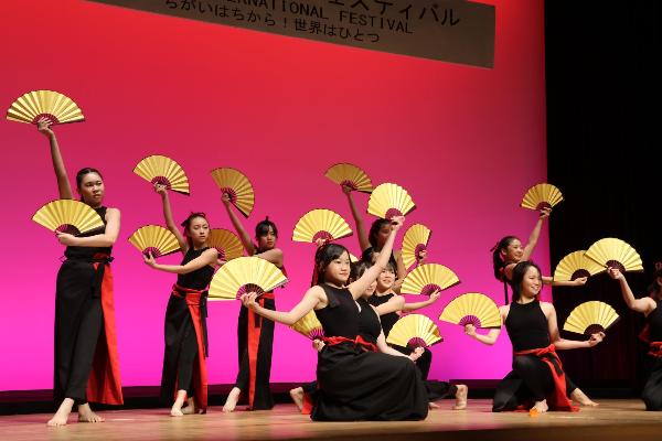 国際フェスティバルの様子