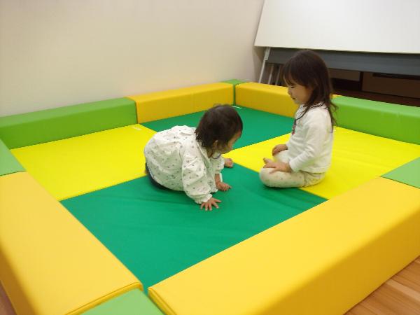 キッズスペースで遊ぶ子どもたち