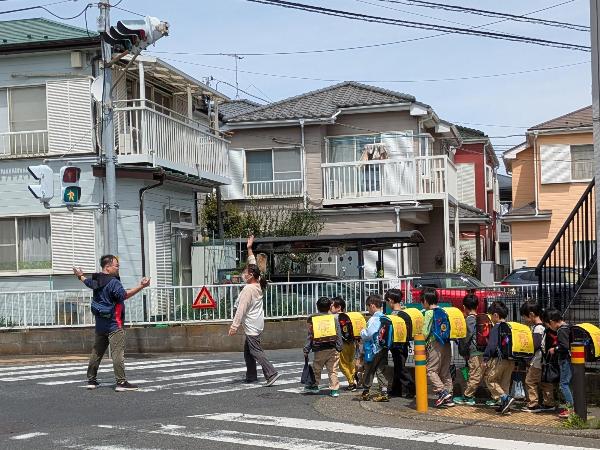 新1年生が下校する様子