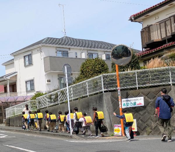 新1年生が下校する様子