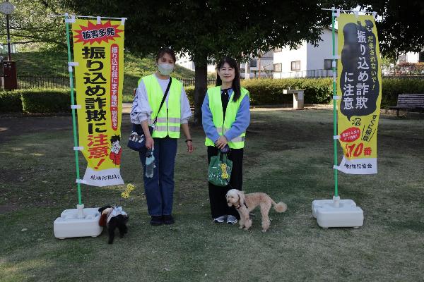 わんわんパトロールのビブスとパトロールの様子