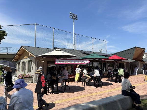 ローズマルシェの会場