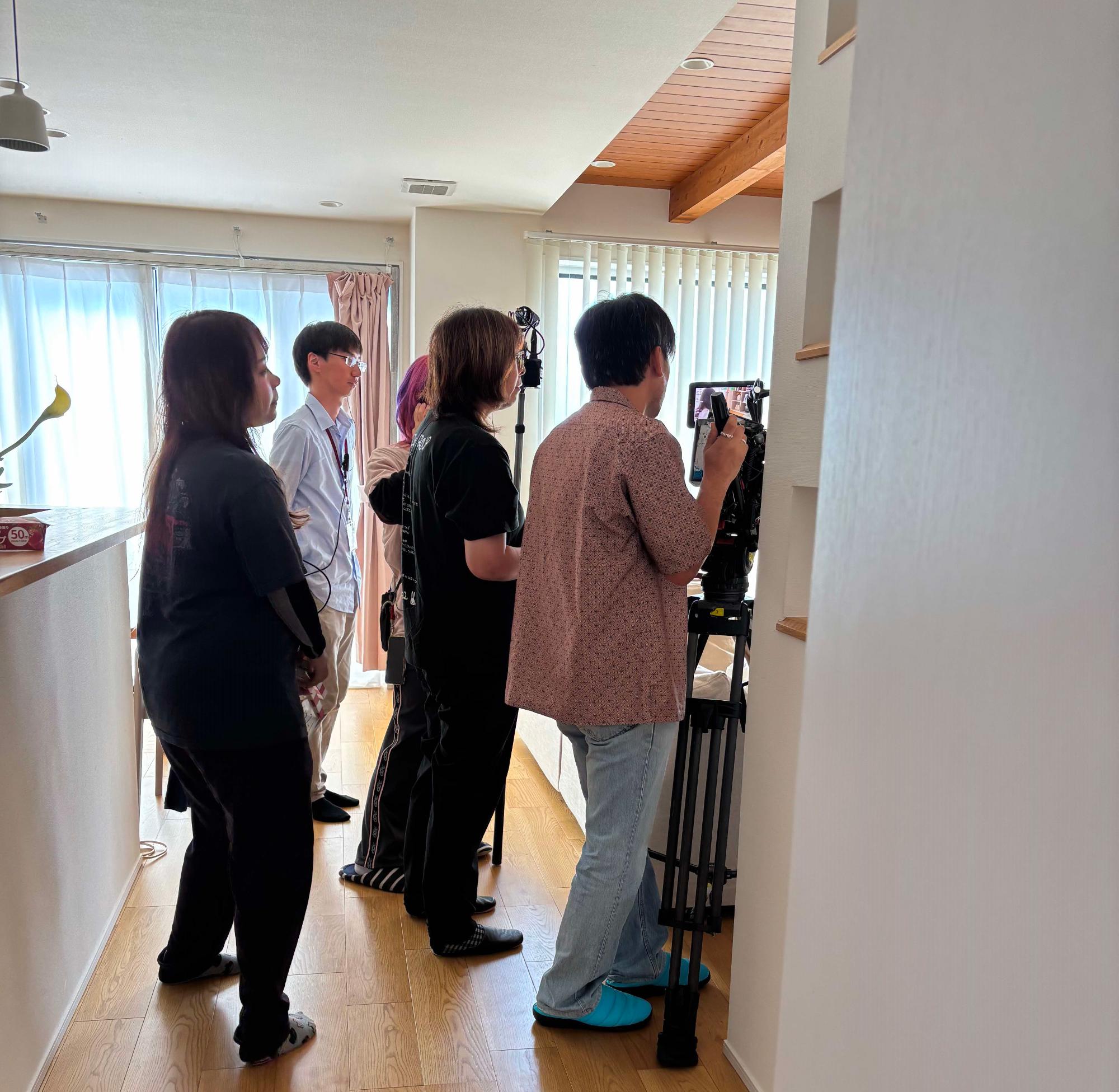 綾瀬モデルハウスでの撮影風景