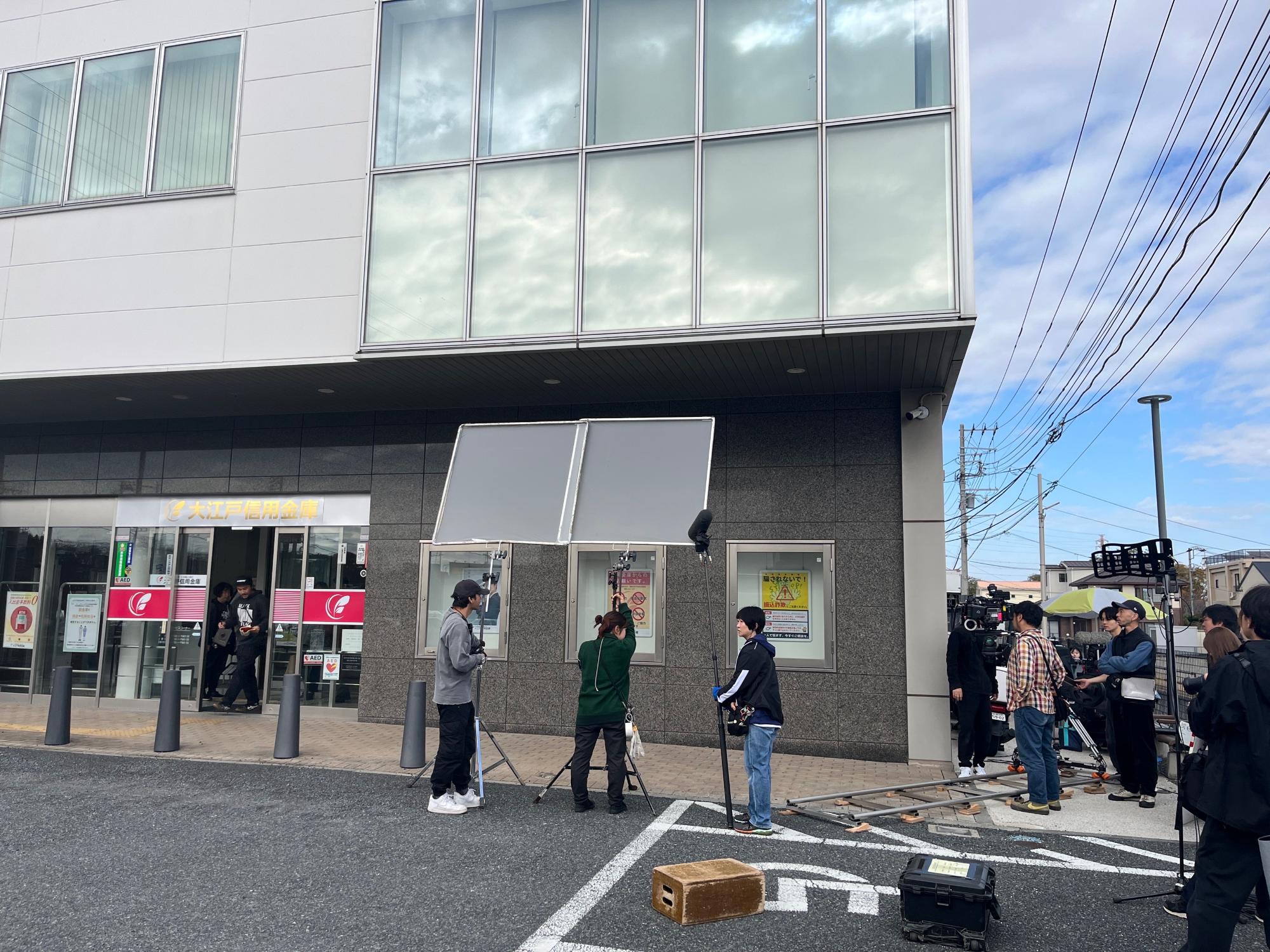 かながわ信用金庫綾瀬支店での撮影風景