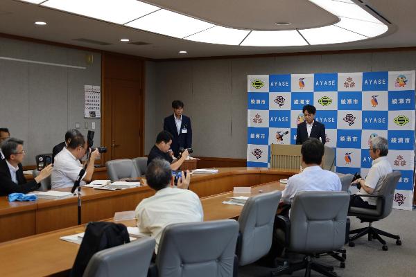記者会見の様子