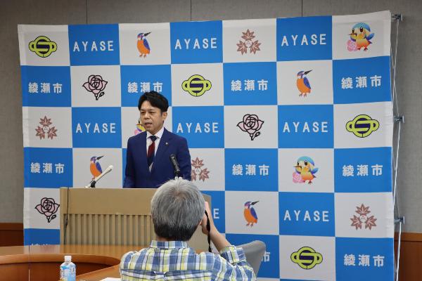 記者会見の様子