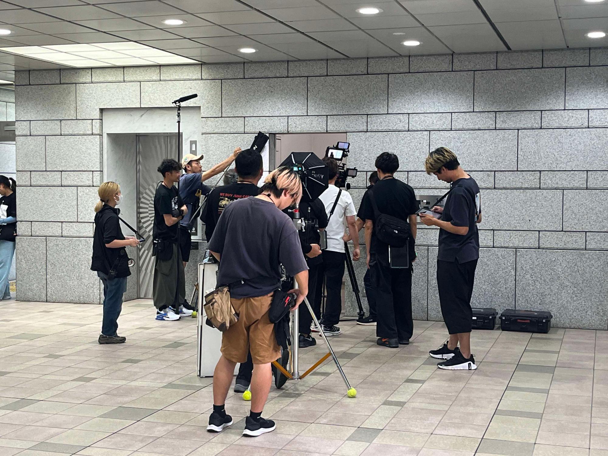 市役所議会棟での撮影風景