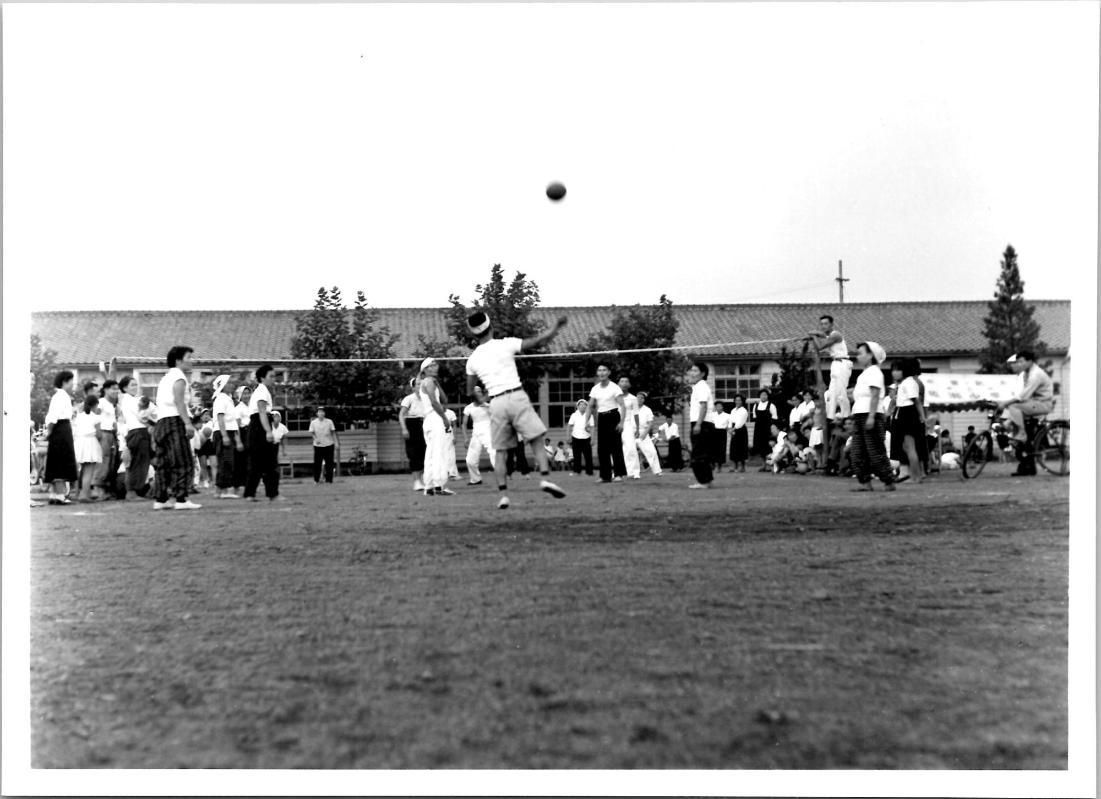昭和30年ころの町民 バレーボール大会の様子