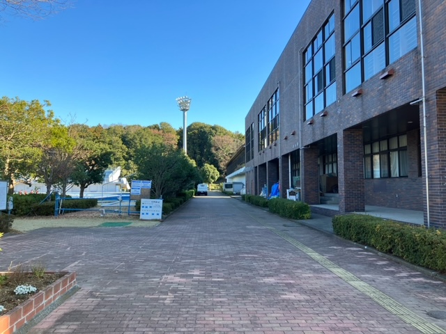 陸上競技場横通路