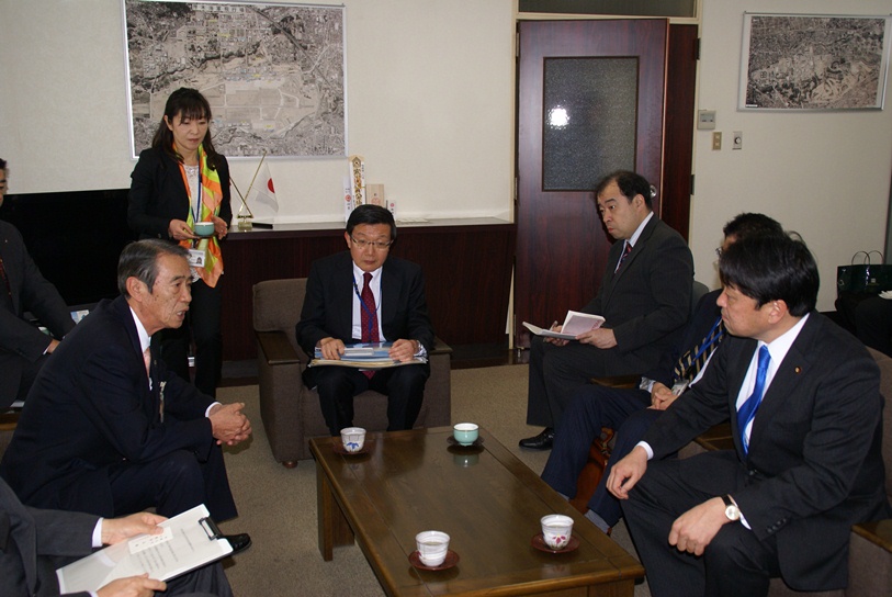 笠間市長と小野寺防衛大臣との会談